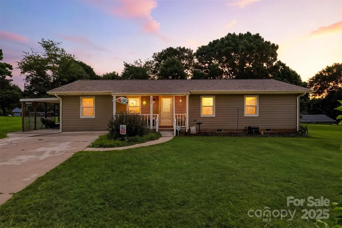 952 30th Street Ne, Conover, NC 28613 - Image #1