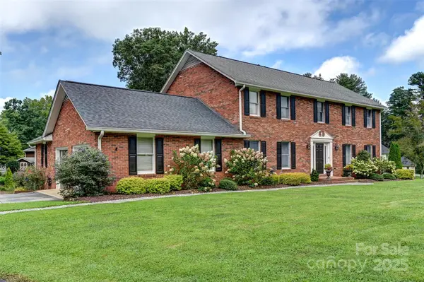 507 Fenwick Court, Hendersonville, NC 28739