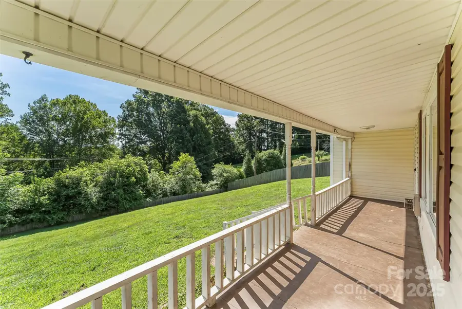 205 Abington Road Nw, Lenoir, NC 28645 - Image #2