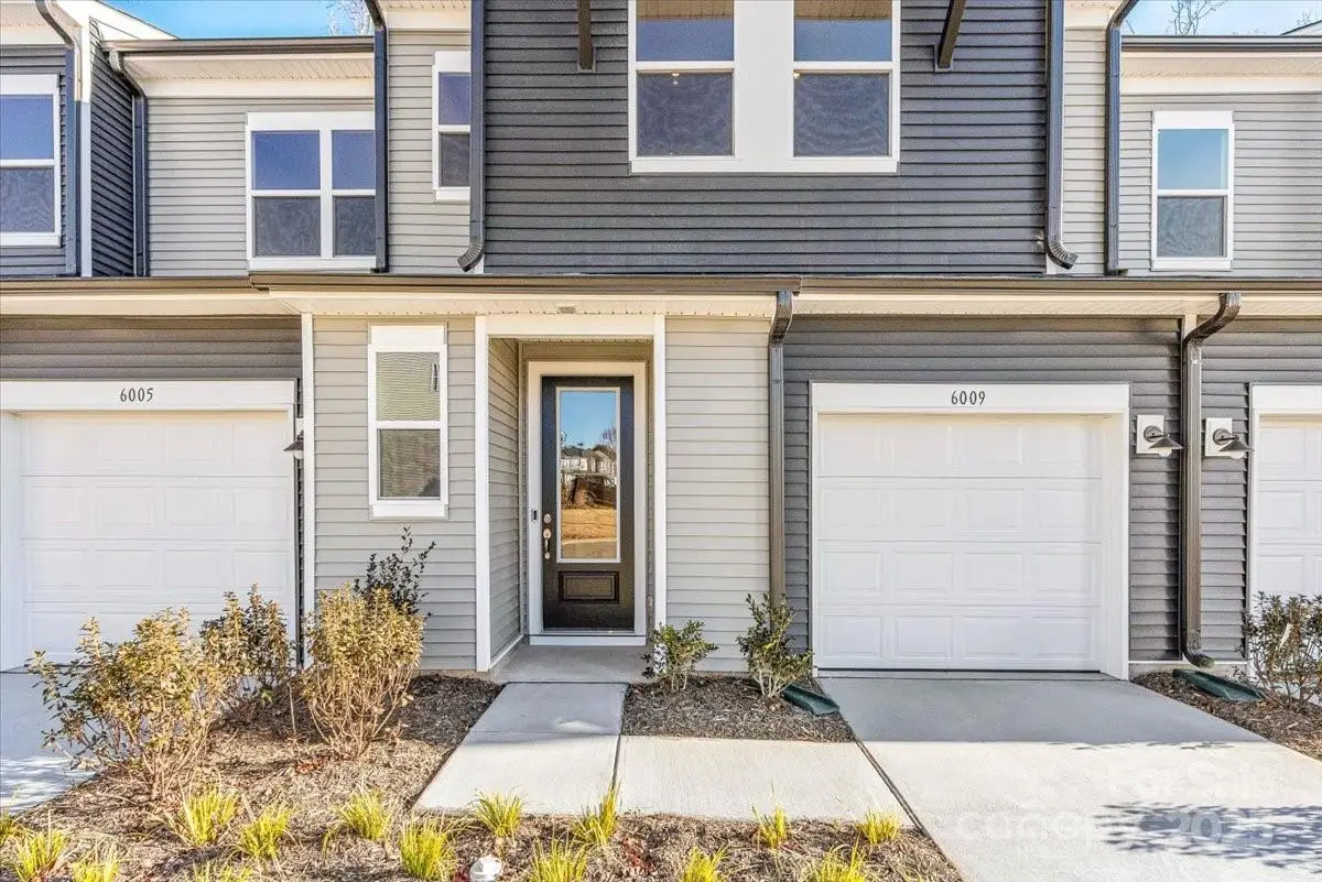 6009 Longar Lane, Charlotte, NC 28269 - Image #1