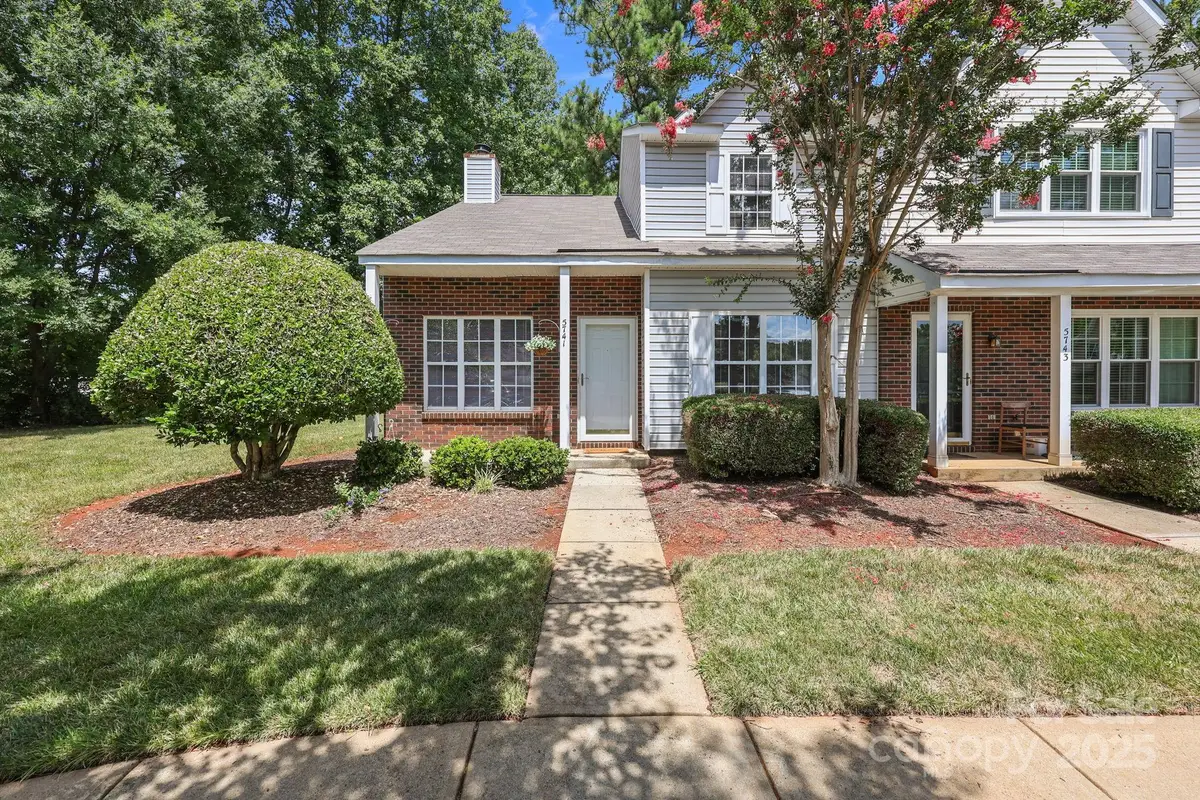 5741 Cougar Lane, Charlotte, NC 28269 - Image #1