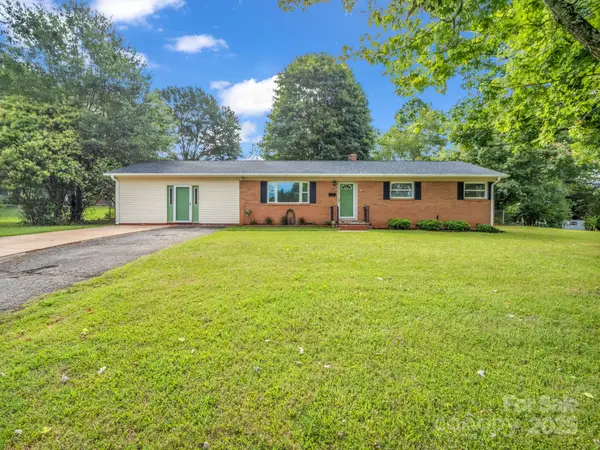 128 N Woodland Avenue, Forest City, NC 28043