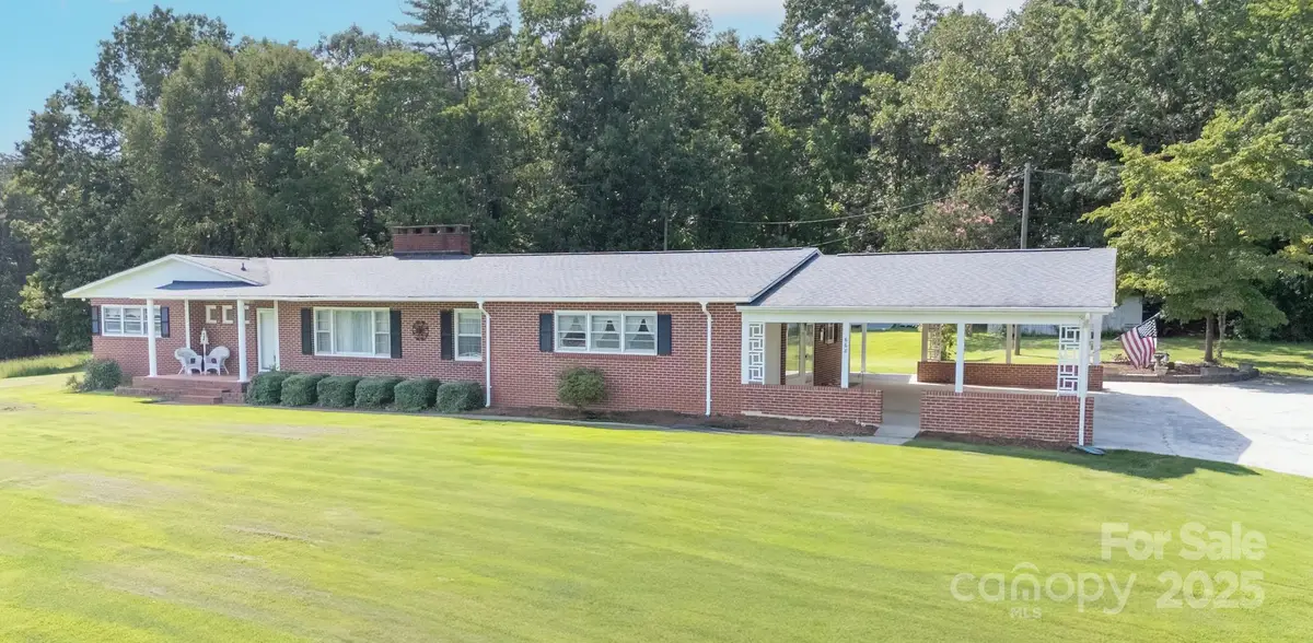 668 Meadowood Street, Hudson, NC 28638 - Image #1