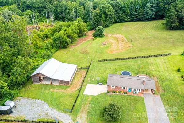 1870 Guildwood Place Se, Hudson, NC 28638