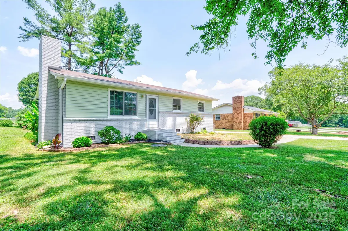 409 E Tennessee Avenue, Bessemer City, NC 28016 - Image #1