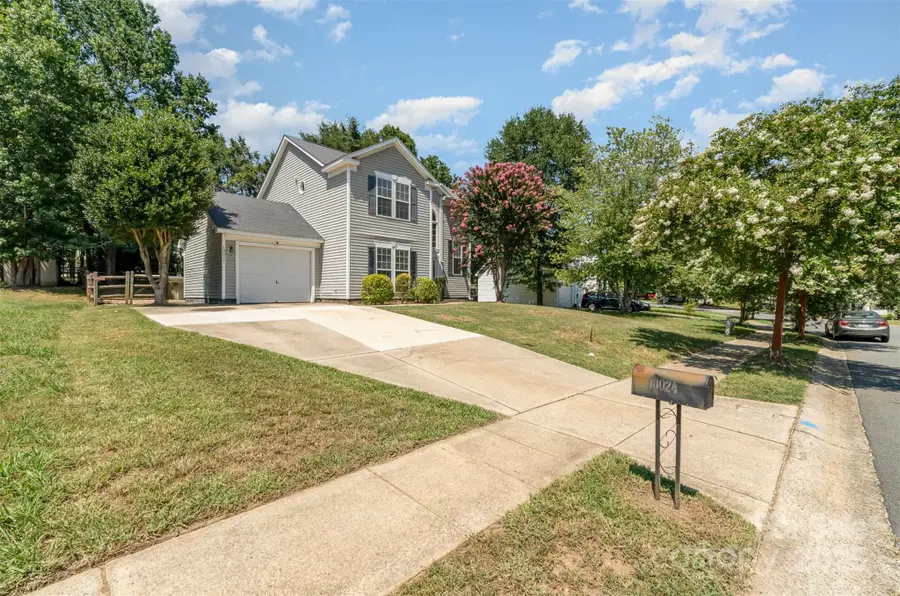 10024 Northwoods Forest Drive, Charlotte, NC 28214 - Image #2