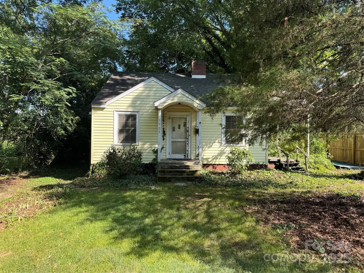 1909 Garibaldi Avenue, Charlotte, NC 28208 - Image #1