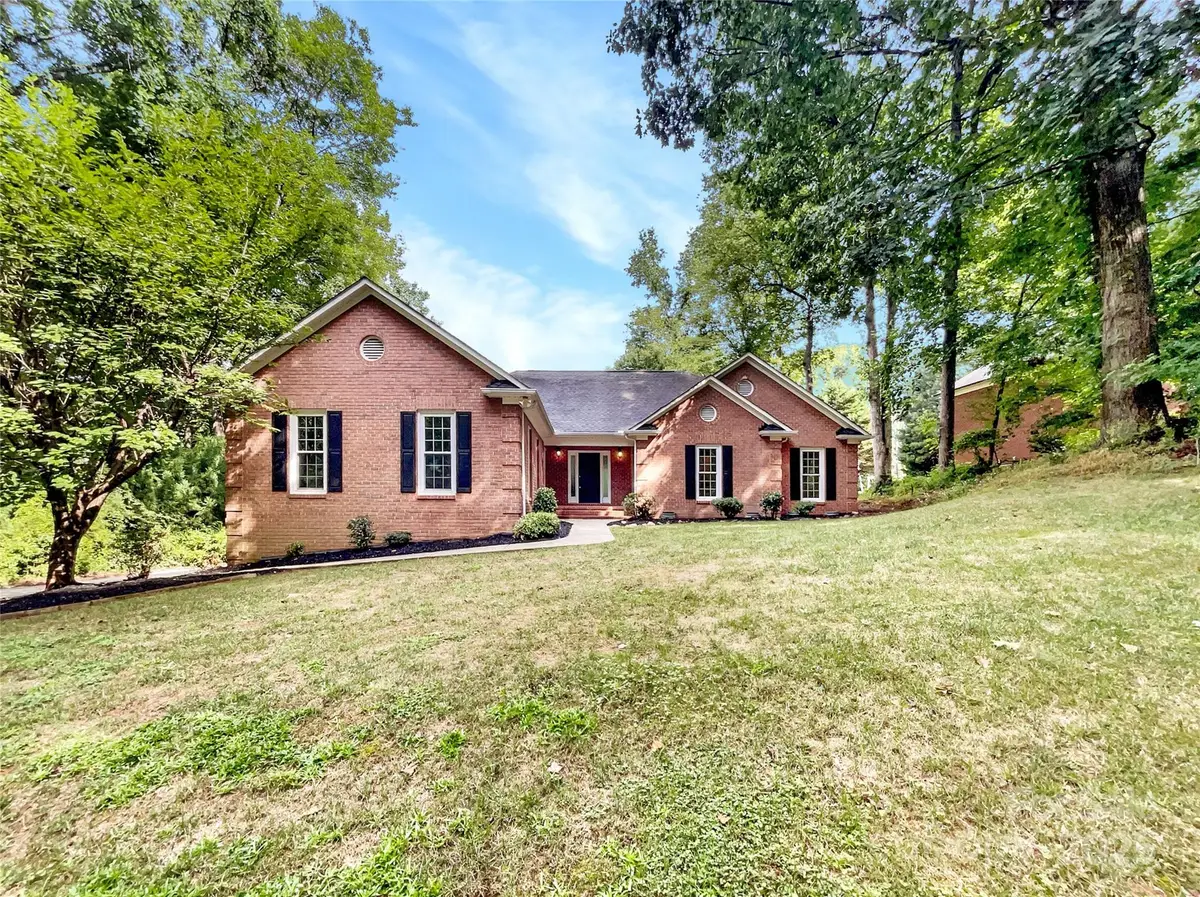 8117 Shannon Woods Lane, Matthews, NC 28104 - Image #1