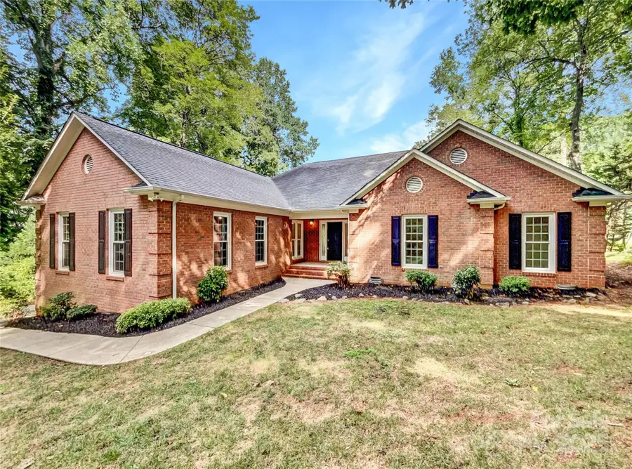 8117 Shannon Woods Lane, Matthews, NC 28104 - Image #2