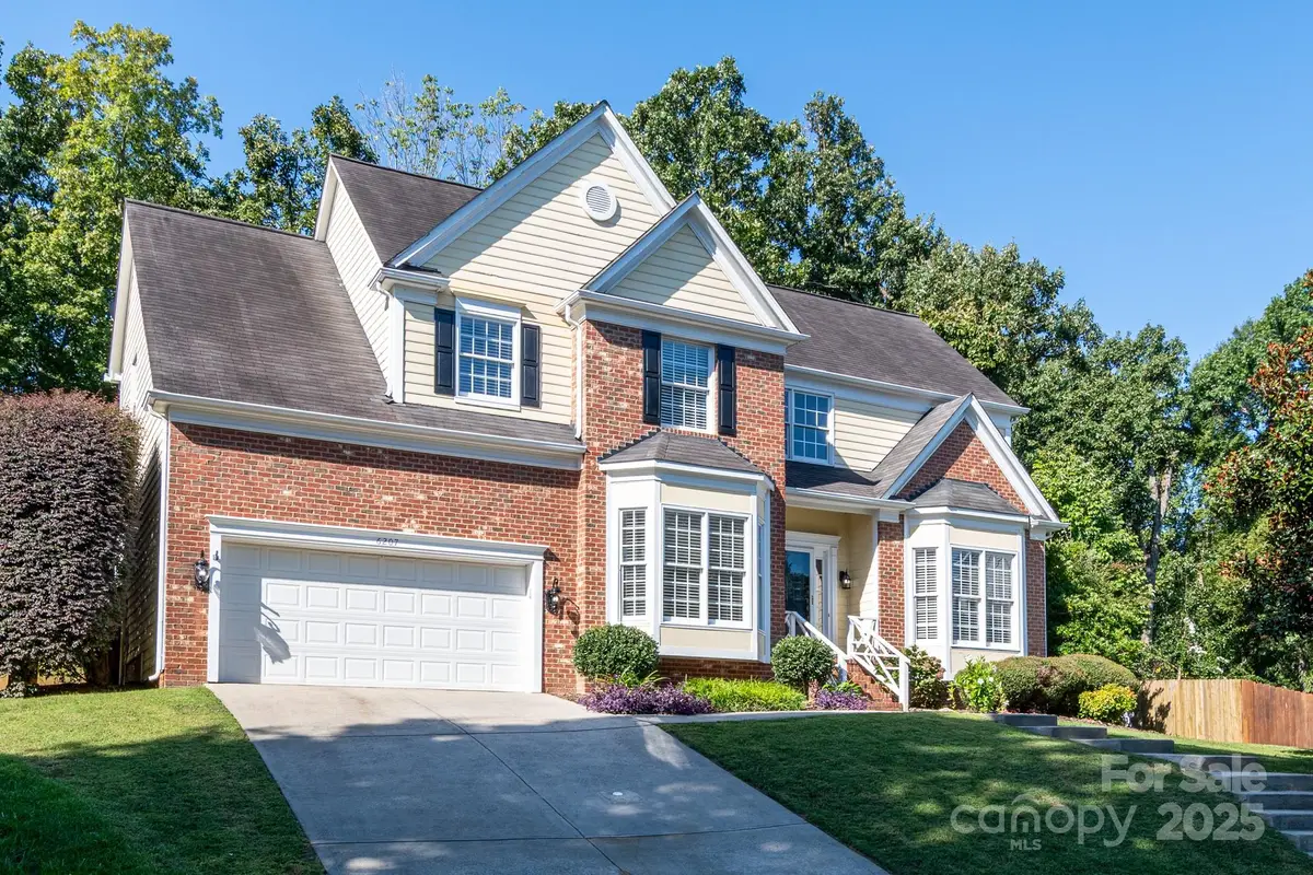 6207 Glencairn Court, Charlotte, NC 28269 - Image #1