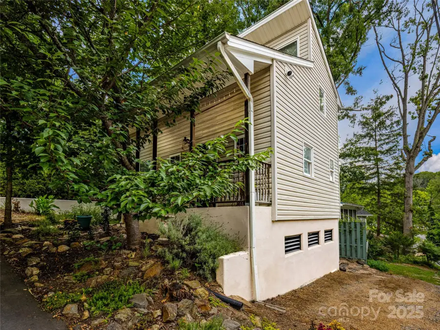 11 Pinewood Road, Asheville, NC 28805 - Image #3