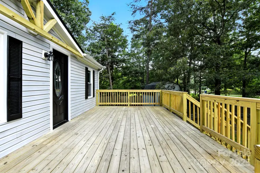 2734 Orangewood Lane, Newton, NC 28658 - Image #2