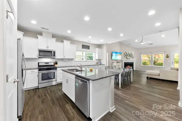 208 Paradise Hills Circle, Mooresville, NC 28115