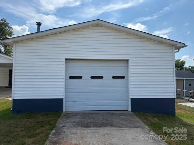 110 N Davis Street, Dallas, NC 28034 - Image #3