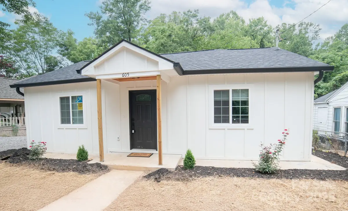 605 Vance Street Nw, Lenoir, NC 28645 - Image #1