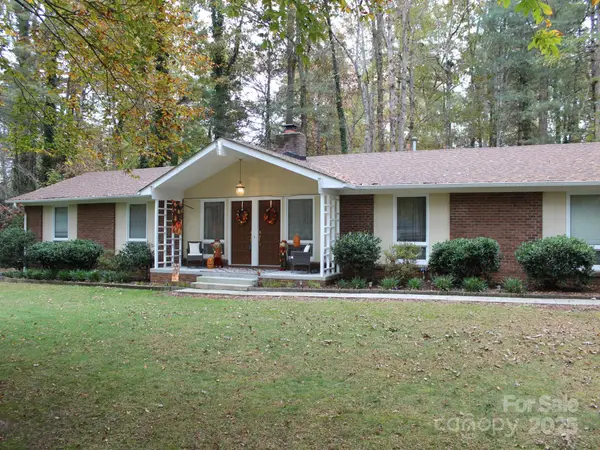 106 E Laurel Lane, Etowah, NC 28729