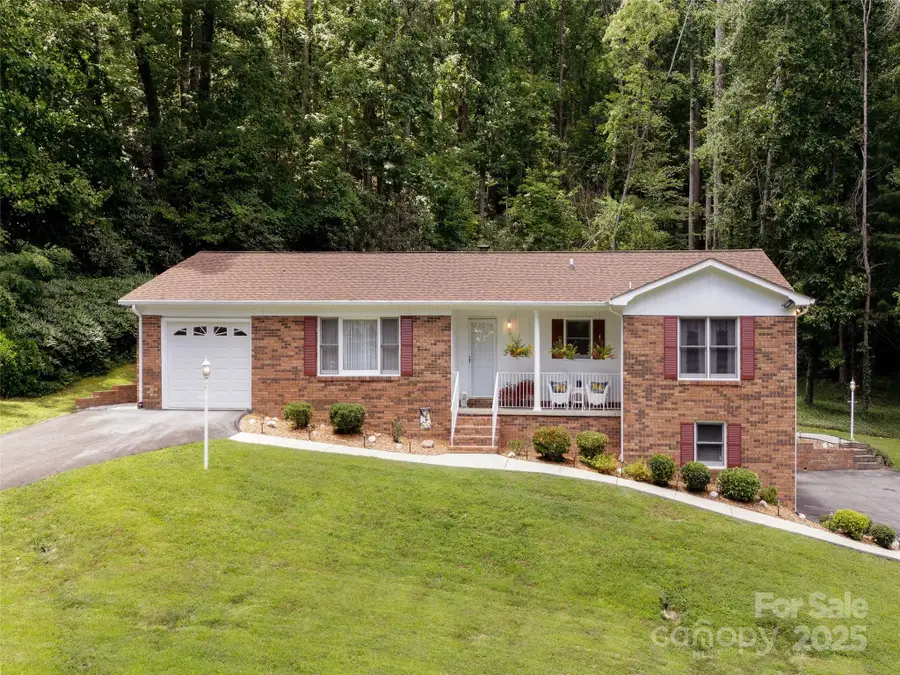 149 Long John Drive, Hendersonville, NC 28791 - Image #2