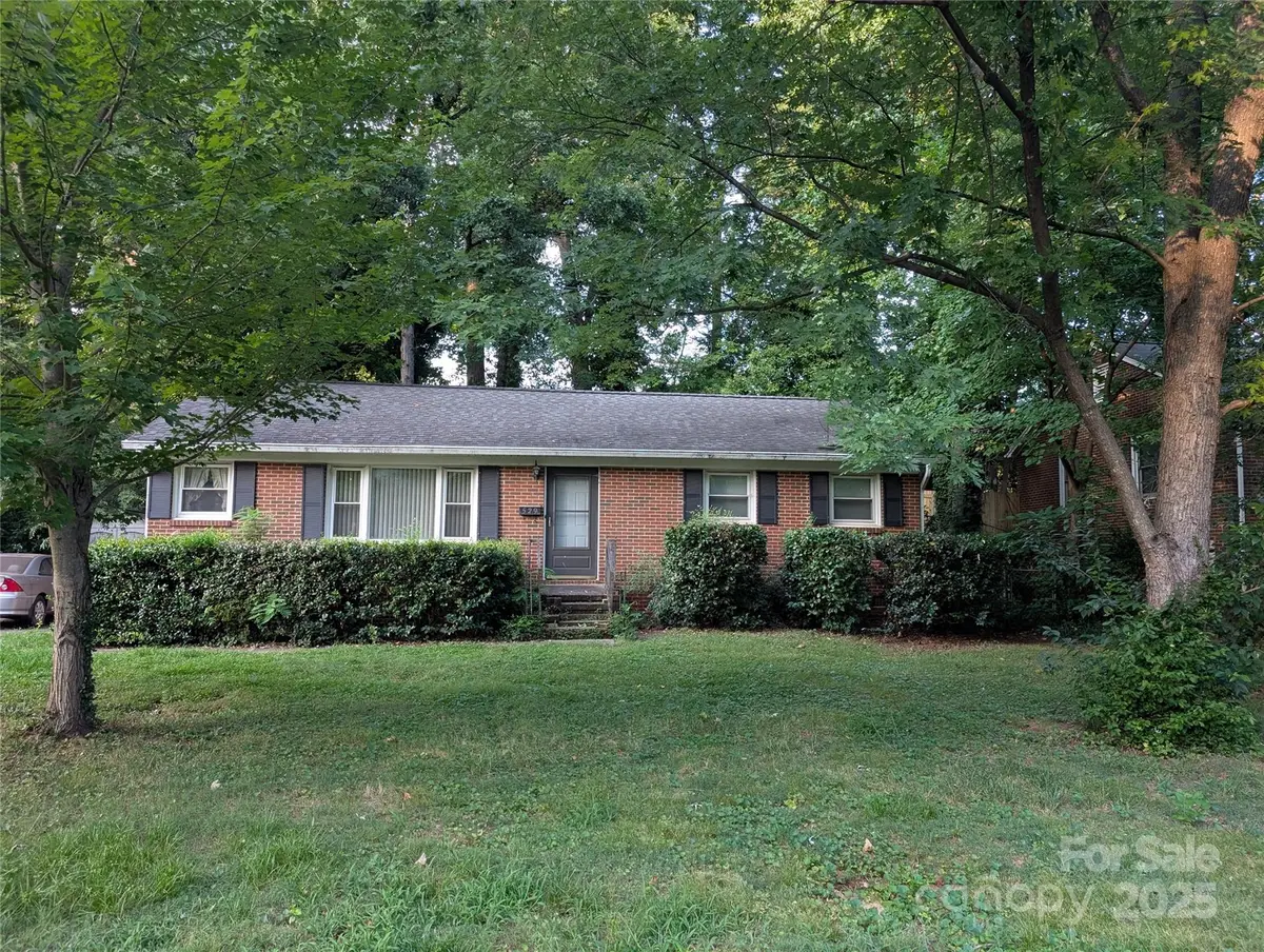 529 Kenlough Drive, Charlotte, NC 28209 - Image #1