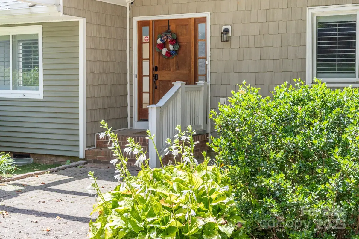 512 Saint Cloud Drive, Statesville, NC 28625 - Image #1