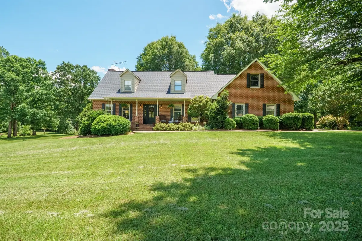 5567 Quail Creek Drive, Granite Falls, NC 28630 - Image #1
