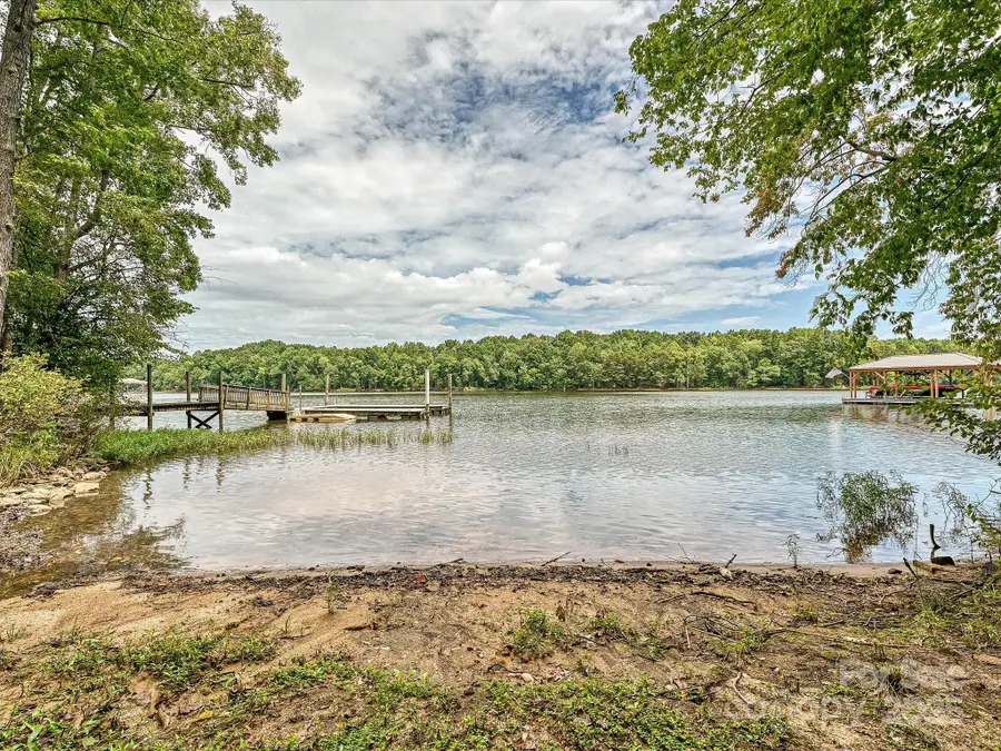 11902 Mountain Crest Circle, Charlotte, NC 28216 - Image #3