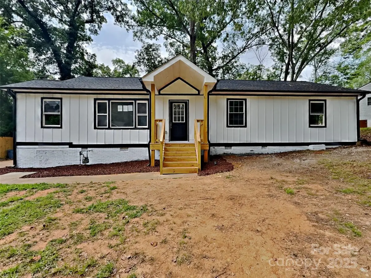 2633 Brentwood Place, Charlotte, NC 28208 - Image #1