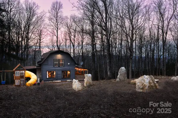 39 Finch Lane, Zirconia, NC 28790