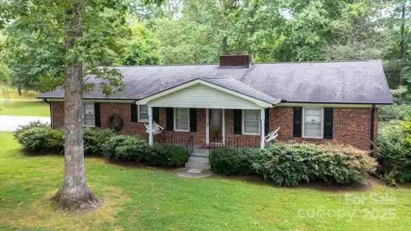 99 Holbert Mountain Road, Zirconia, NC 28790