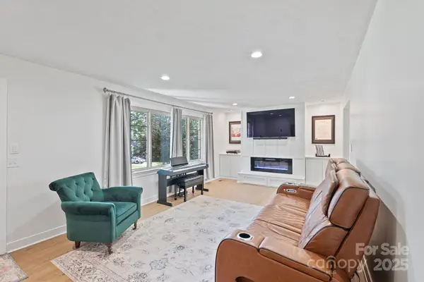 5703 Valley Field Road, Hickory, NC 28602