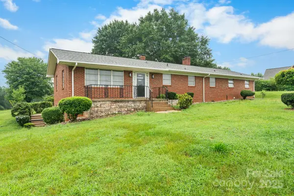 2761 Highland Avenue Ne, Hickory, NC 28601
