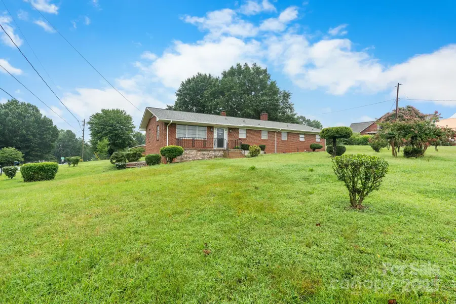 2761 Highland Avenue Ne, Hickory, NC 28601 - Image #3