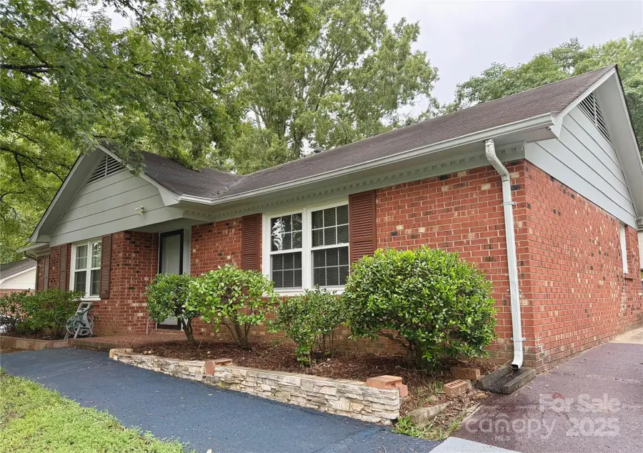 915 Eaglewood Avenue, Charlotte, NC 28212 - Image #2
