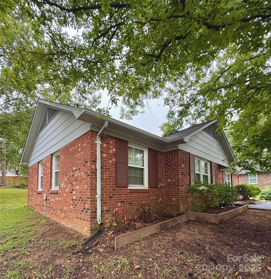 915 Eaglewood Avenue, Charlotte, NC 28212 - Image #3