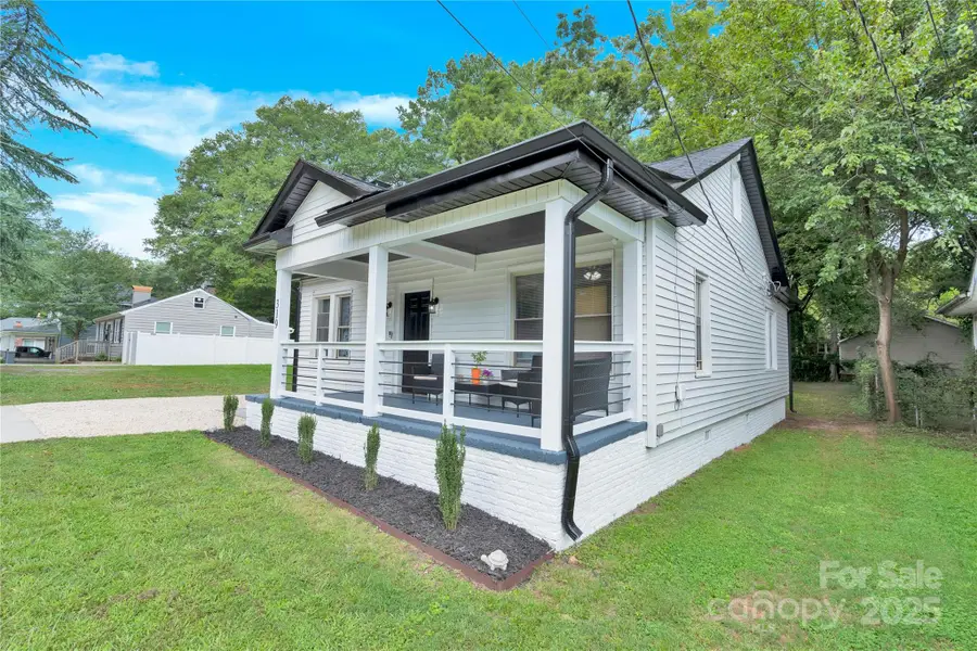 319 N Hoskins Road, Charlotte, NC 28216 - Image #2