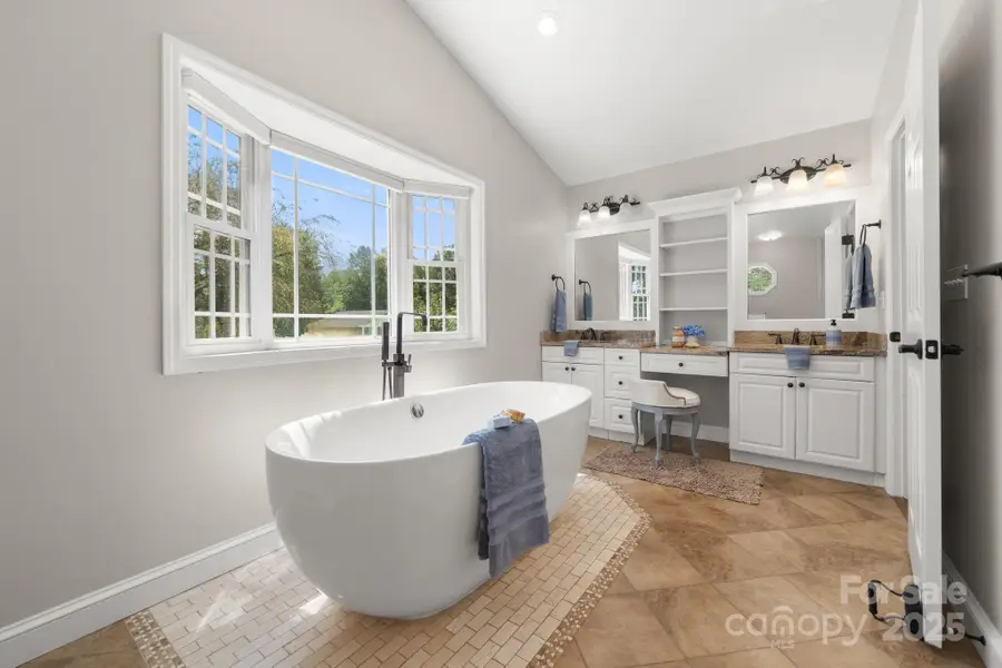 429 Brooklyn Avenue, Hendersonville, NC 28792 - Image #2