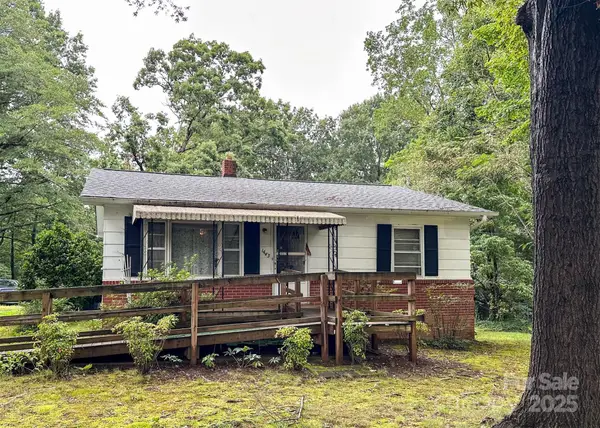 1443 9th Avenue Se, Hickory, NC 28602