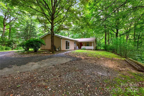 1044 Bumgarner Cemetery Road, Whittier, NC 28789