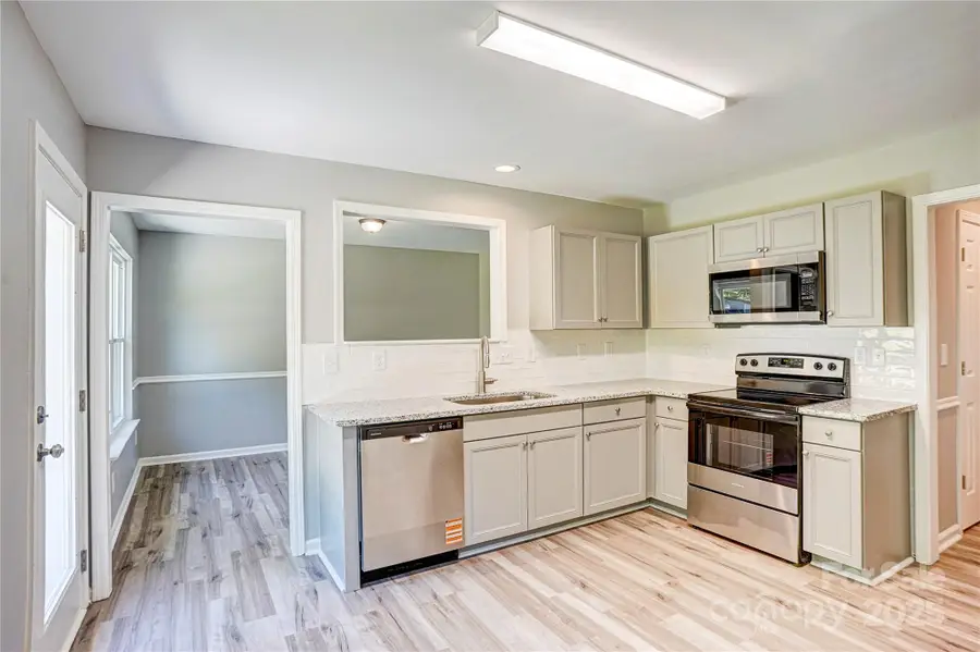 6008 Linda Vista Lane, Charlotte, NC 28216 - Image #3