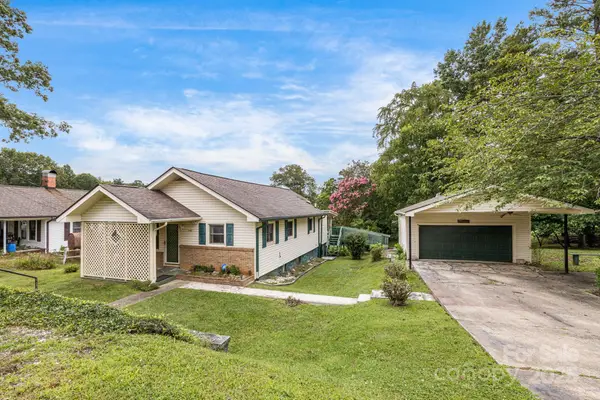 141 Macedonia Road, Asheville, NC 28804