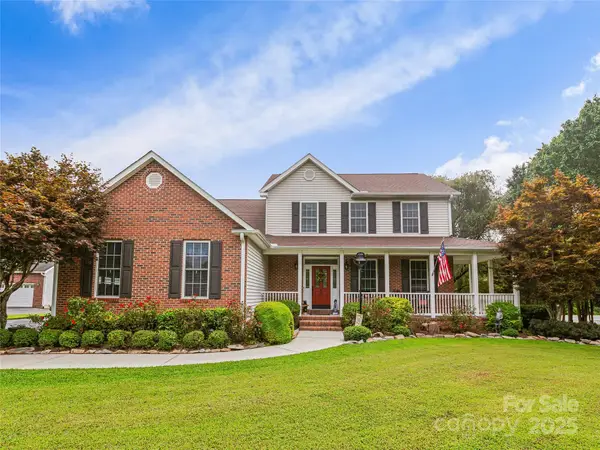 62 Classic Oaks Circle, Hendersonville, NC 28792