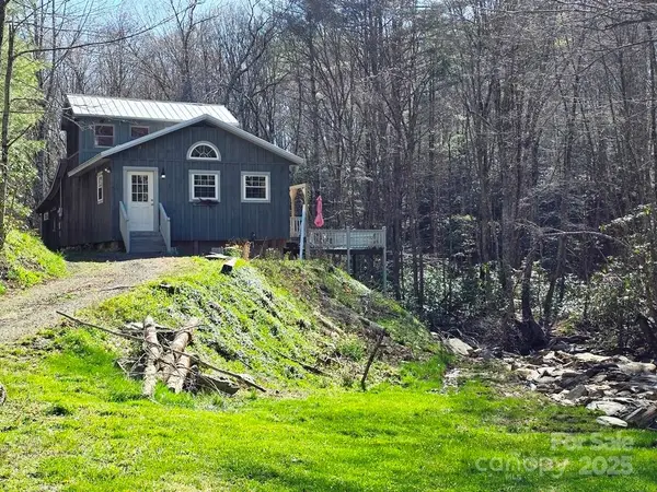 115 Little Horse Path, Lansing, NC 28643