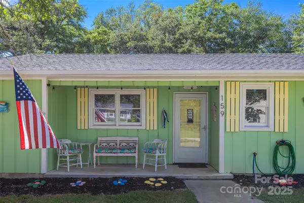 159 NE 6th Street, Oak Island, NC 28465