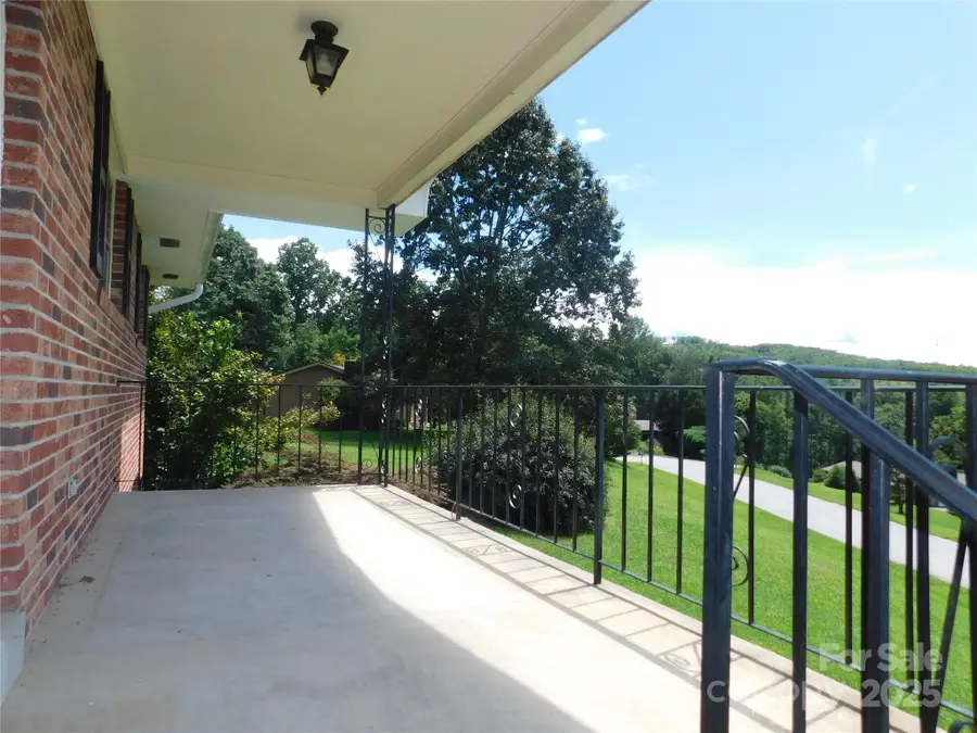 125 Fulton Drive, Hendersonville, NC 28792 - Image #2