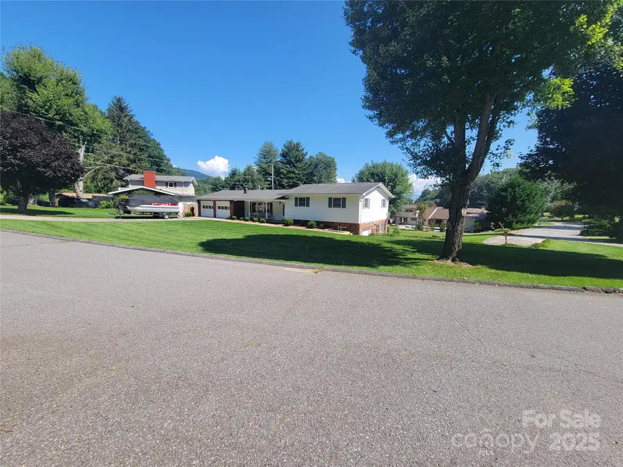 152 Springview Drive, Waynesville, NC 28786 - Image #3