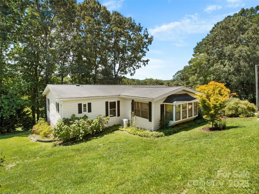 200 Cranbrook Circle, Hendersonville, NC 28792 - Image #3