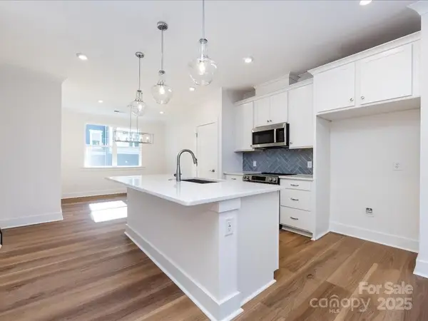 6027 Pivot Court, Charlotte, NC 28205