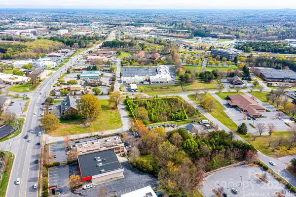 1043 11th Avenue Se, Hickory, NC 28602