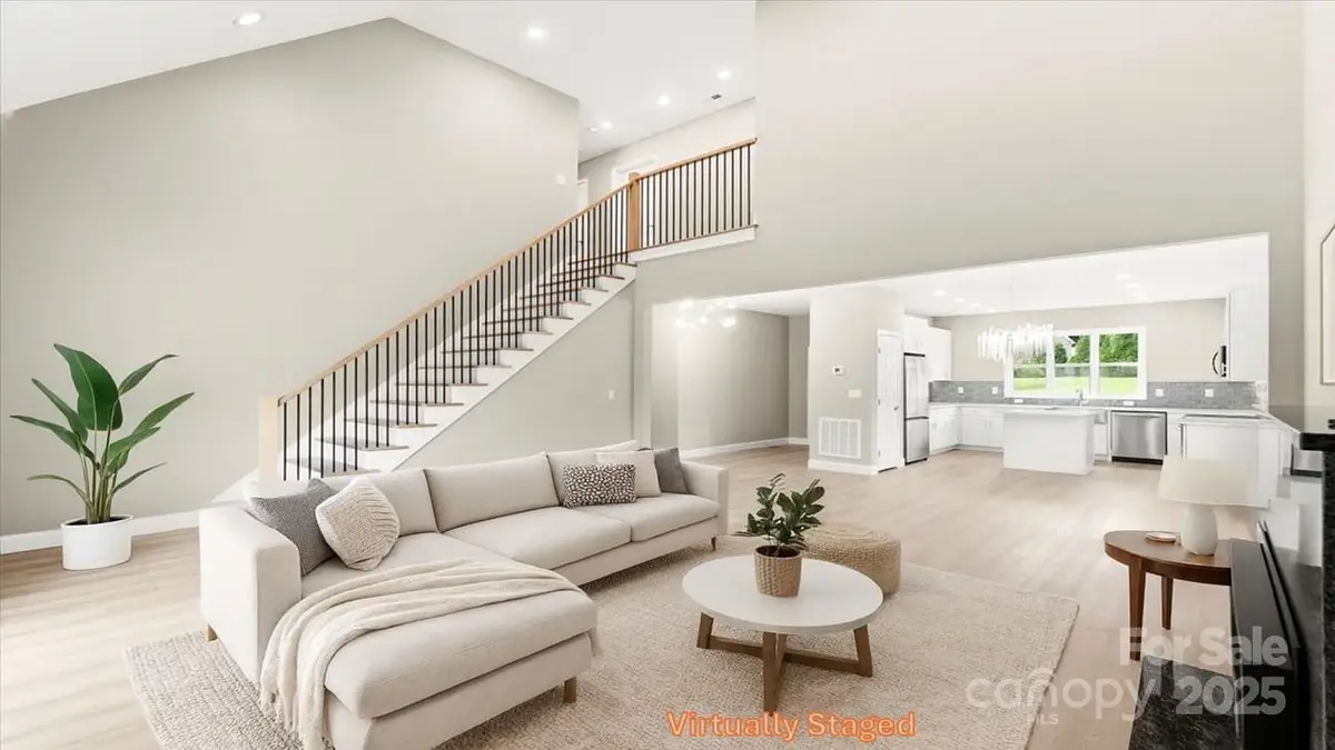 1057 12th Avenue Drive Nw, Hickory, NC 28601 - Image #1