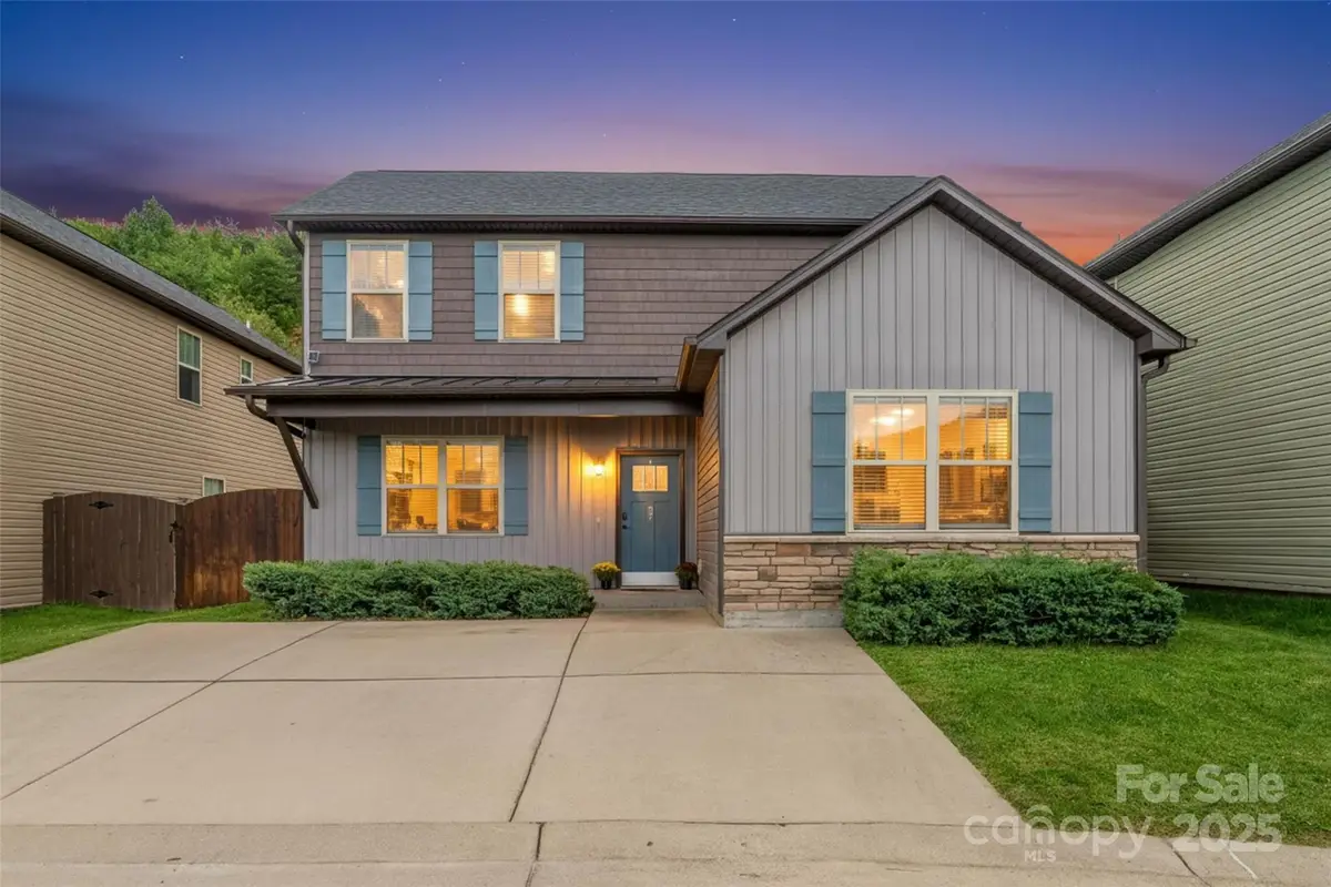 27 Mann Lane, Fletcher, NC 28732 - Image #1