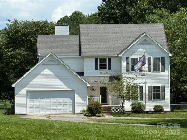 61 Rolling Hills Road, Mills River, NC 28759